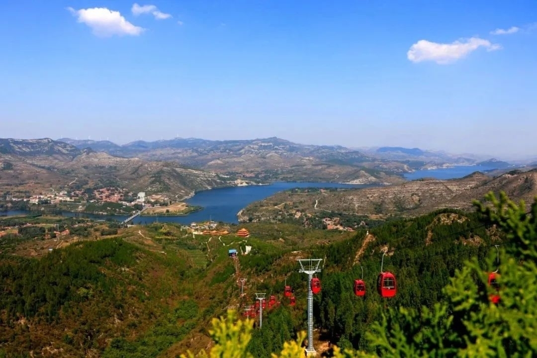 走进山岳大自然——红色马鞍山