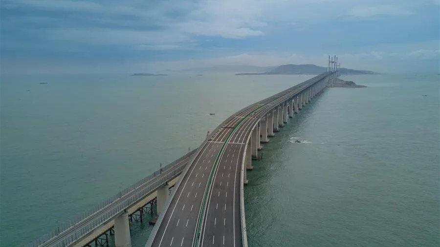 世界上最长跨海峡公铁两用大桥，修通了！