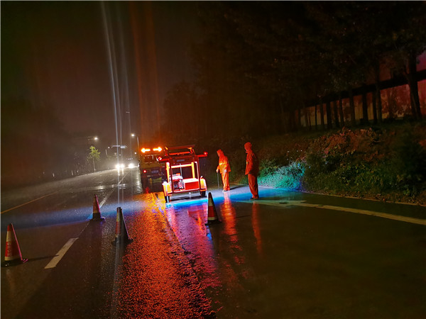 应对雨雪天气，市交通运输服务中心24小时应急值班