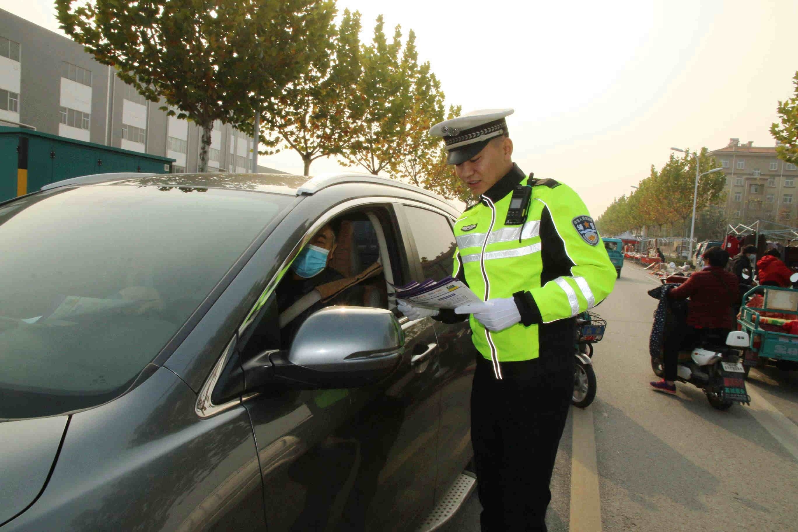 美丽乡村行 高新区交警农村宣传进行时