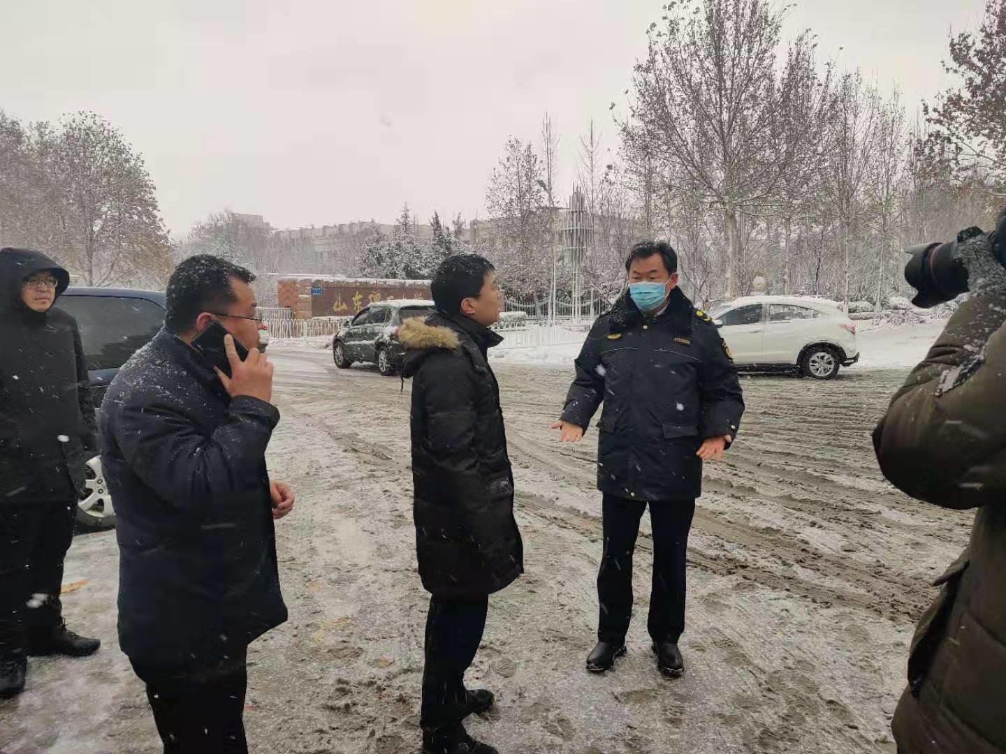 全副武装迎寒而上：淄博市城管系统全力做好扫雪除冰工作