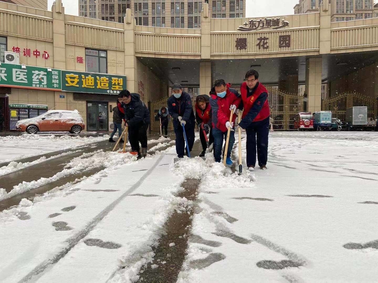 雪景美，美不过扫雪人！