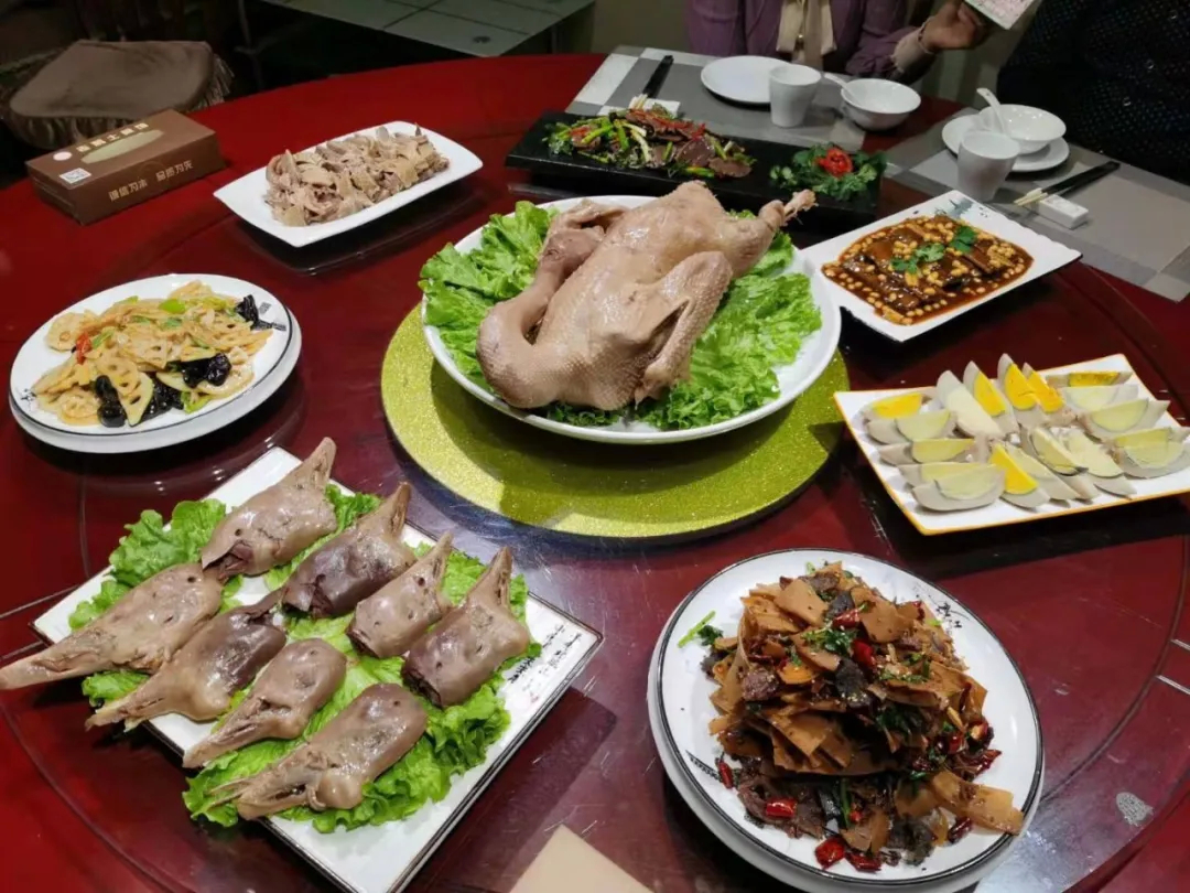 美食淄博 · 老鹅土菜馆特色卤鹅，丰富你的年夜饭！