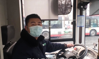 影像暖冬｜勤劳敬业的淄博公交车司机