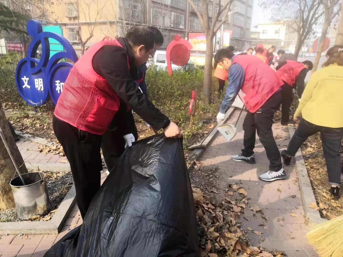 志愿服务进社区 社区环境大提升