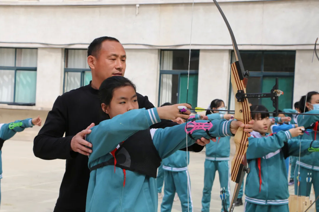 旅游天下 · 淄博首家“青少年射箭训练基地”落地张店区铁路小学