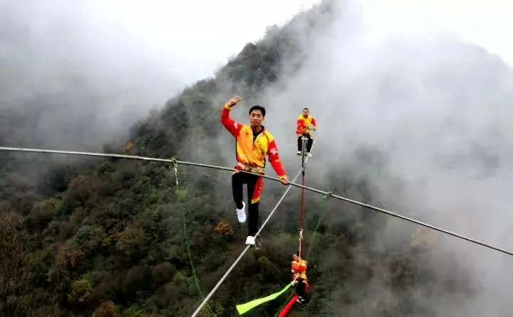 旅游天下 · 五一一起去牛记庵看高空极限挑战吧！