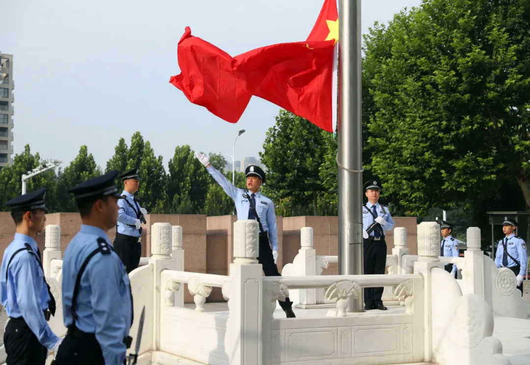 庆祝建党百年 重温入党誓词