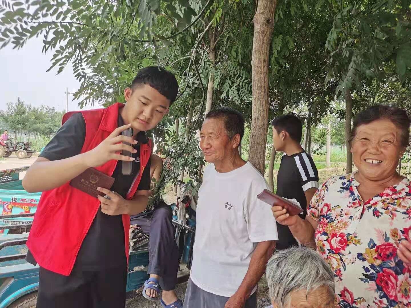 高青出实招！网格员帮您激活医保电子凭证