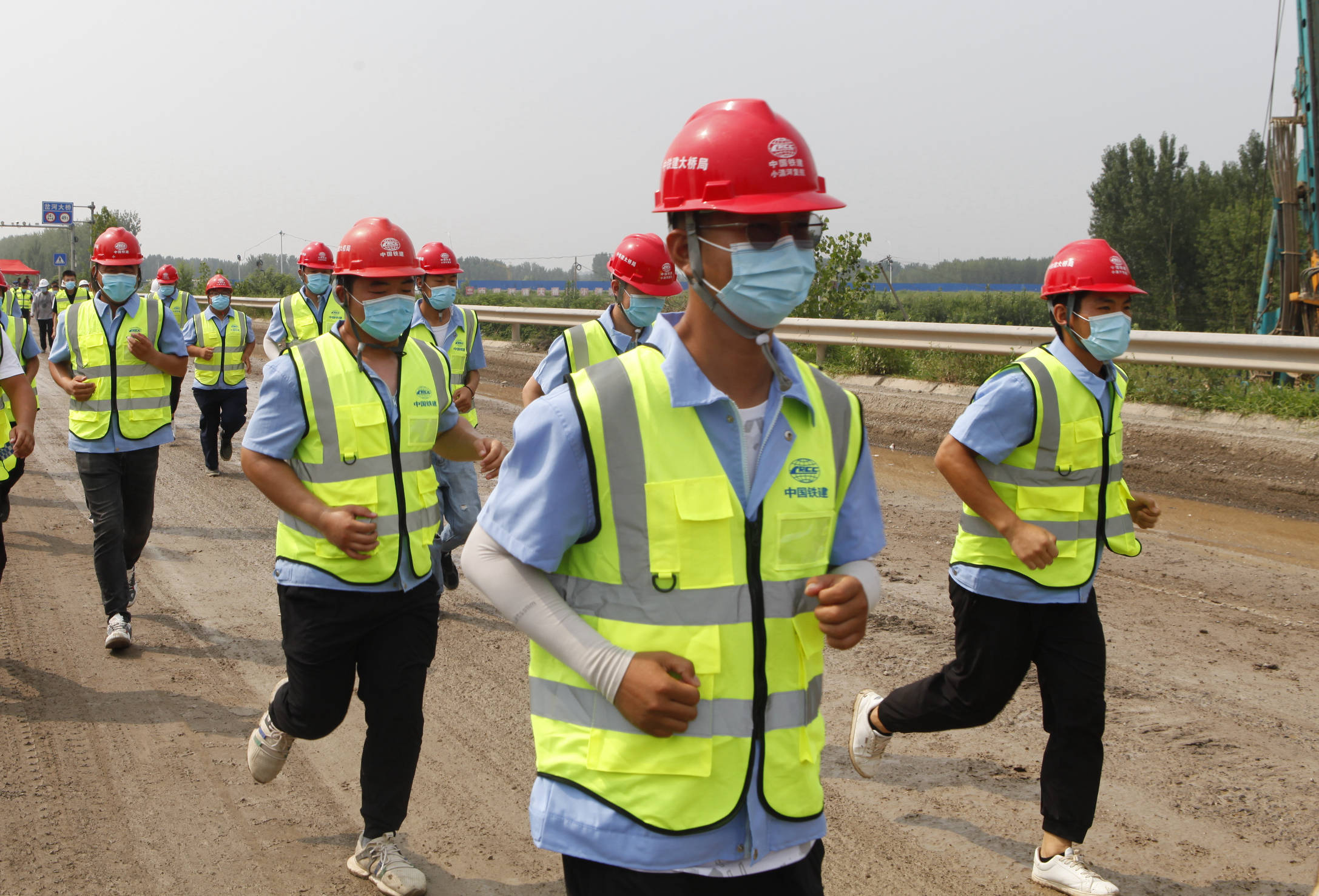 淄博市交通运输局组织开展G233克黄线跨小清河分洪道阻水路基应急挖除现场演练