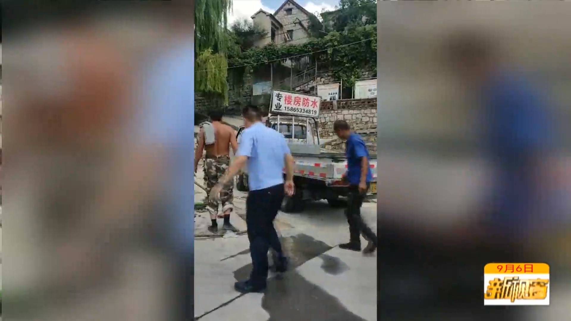 小货车侧翻 警民齐救援