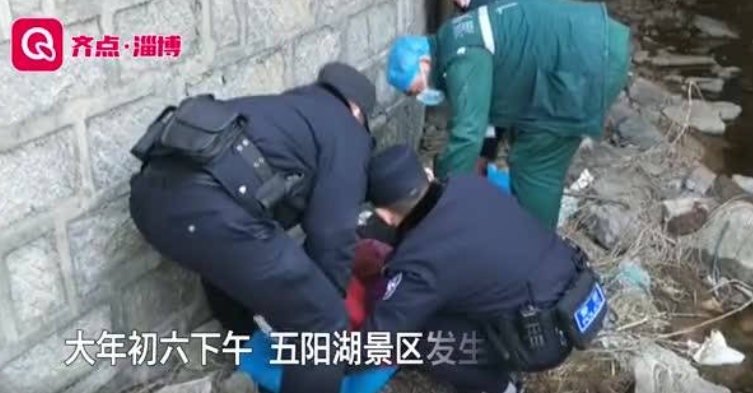 【厚道齐地 美德淄博】市民不慎跌落河沟 民警和医护人员同救助