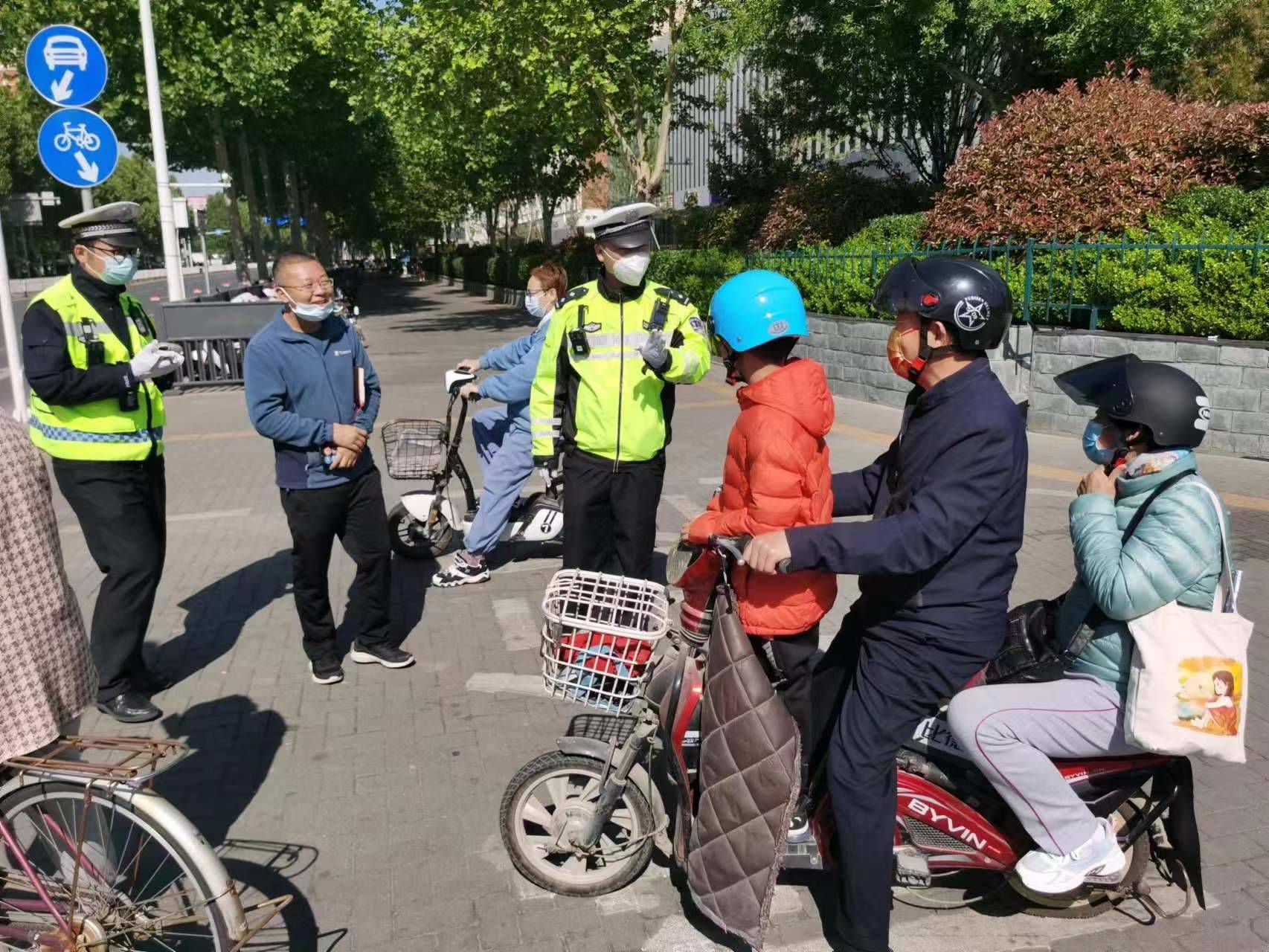 张店交警：节日我在岗  守护保平安