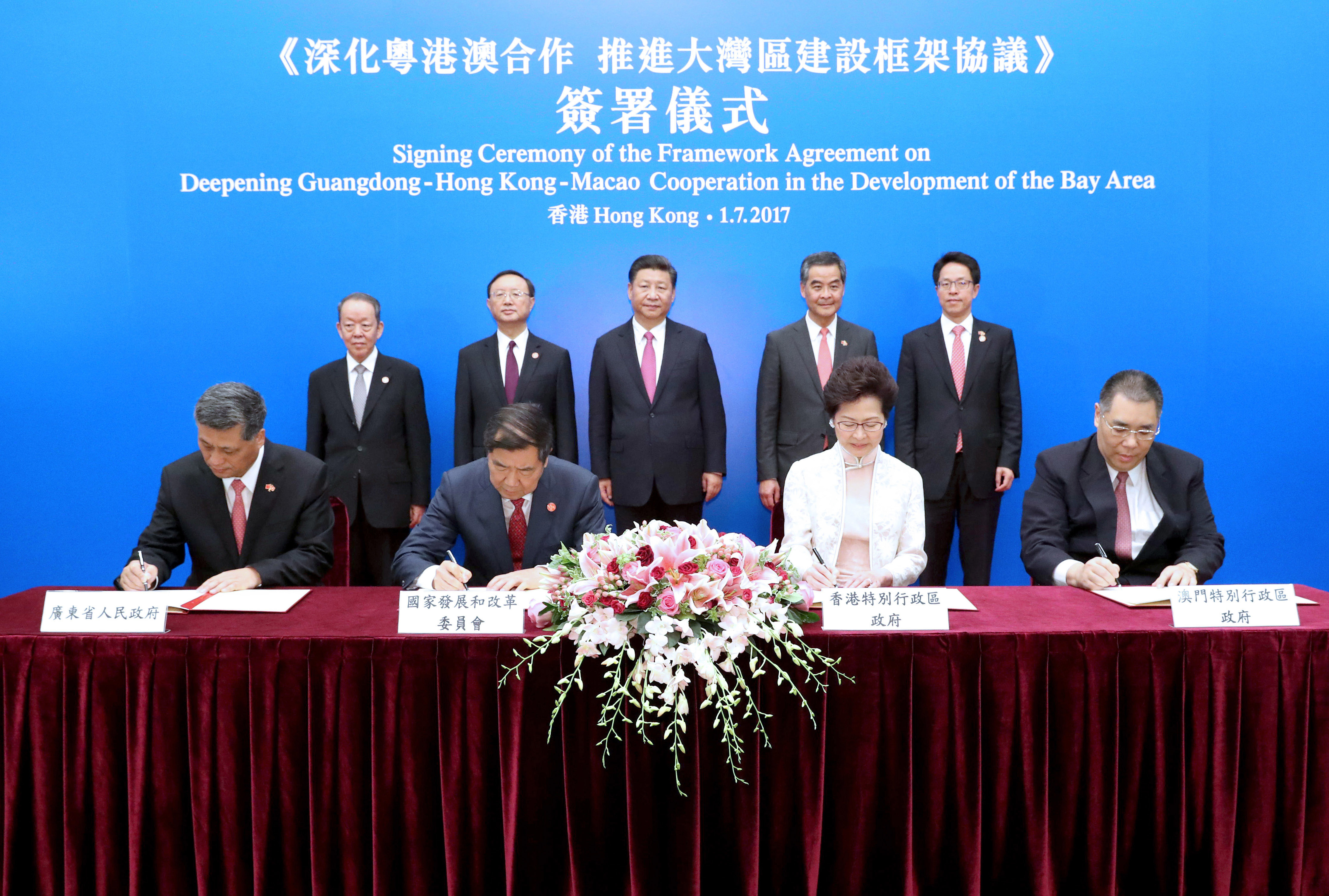 2017年7月1日上午，《深化粤港澳合作 推进大湾区建设框架协议》在香港签署，国家主席习近平出席签署仪式。