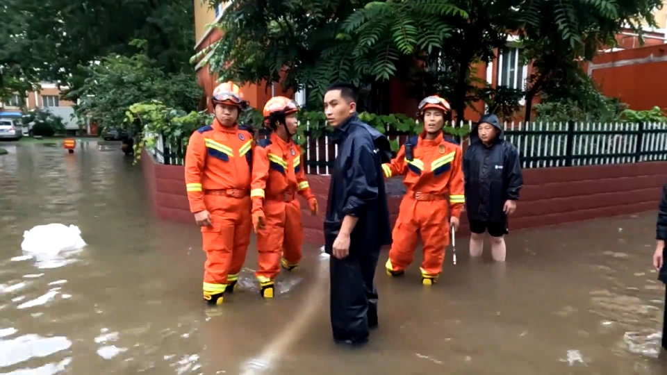 暴雨来临 淄博公安、消防等部门紧急抢险