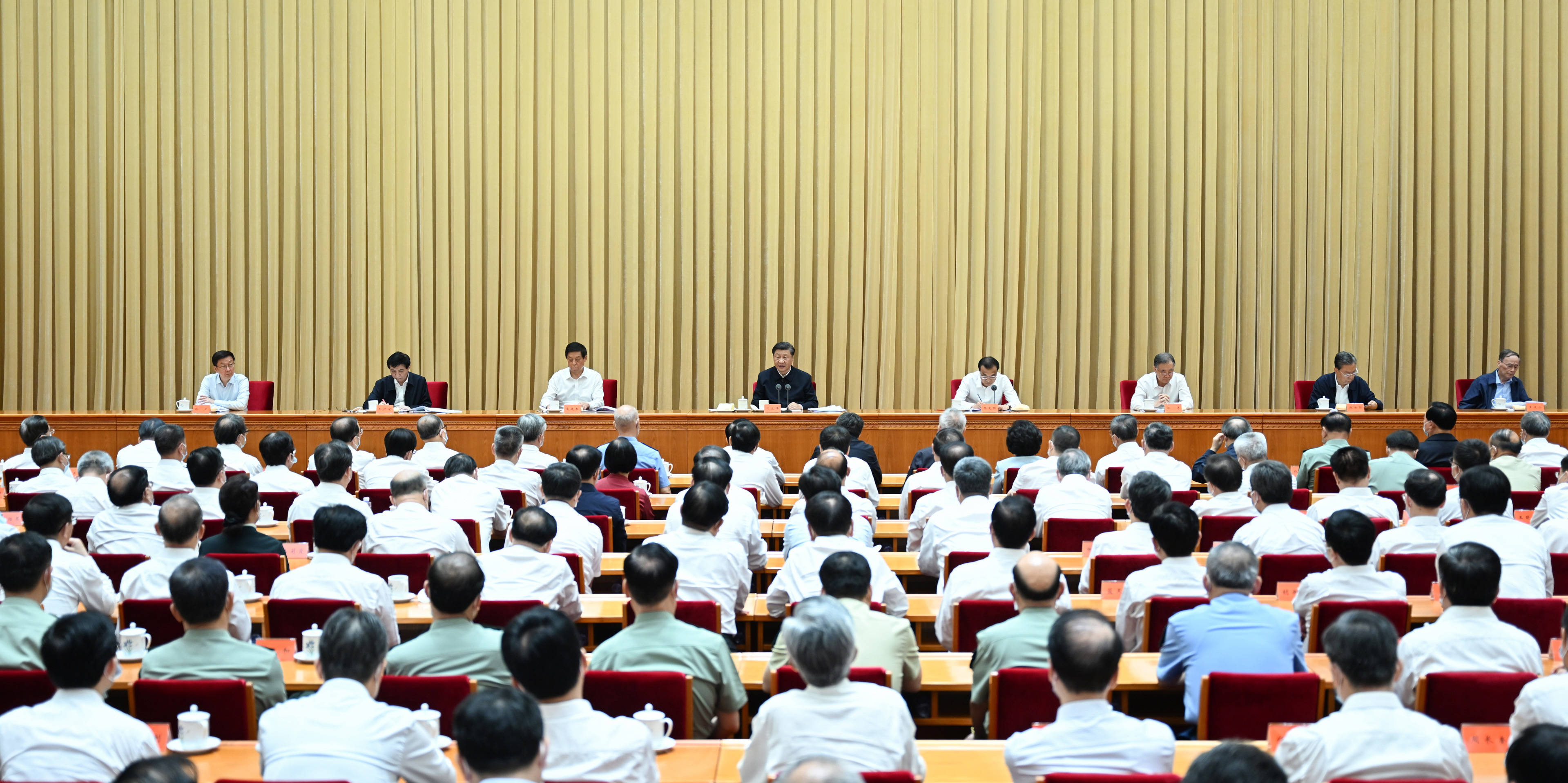 习近平在省部级主要领导干部“学习习近平总书记重要讲话精神，迎接党的二十大”专题研讨班上发表重要讲话强调 高举中国特色社会主义伟大旗帜 奋力谱写全面建设社会主义现代化国家崭新篇章