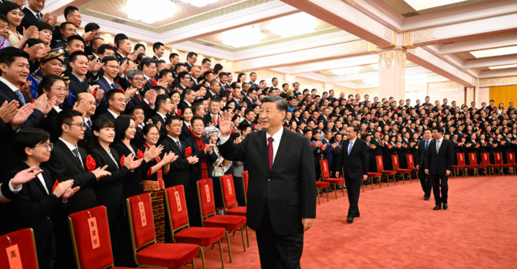 习近平会见全国“人民满意的公务员”和“人民满意的公务员集体”代表