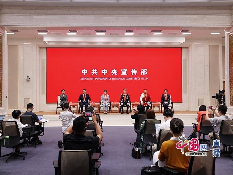 “人民满意的公务员”中外记者见面会，这两位山东代表亮相！