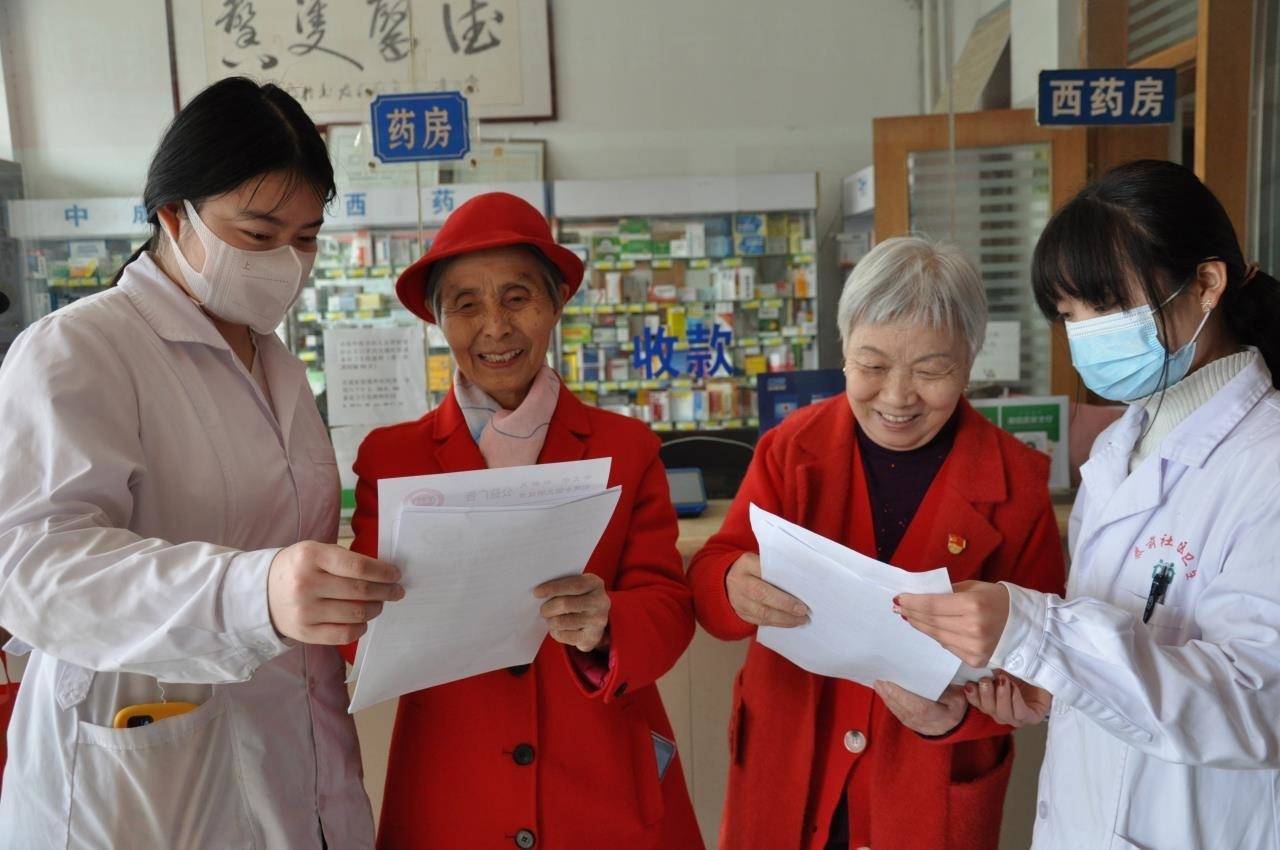 泰安有对最高龄“志愿服务姐妹花”温暖众人心