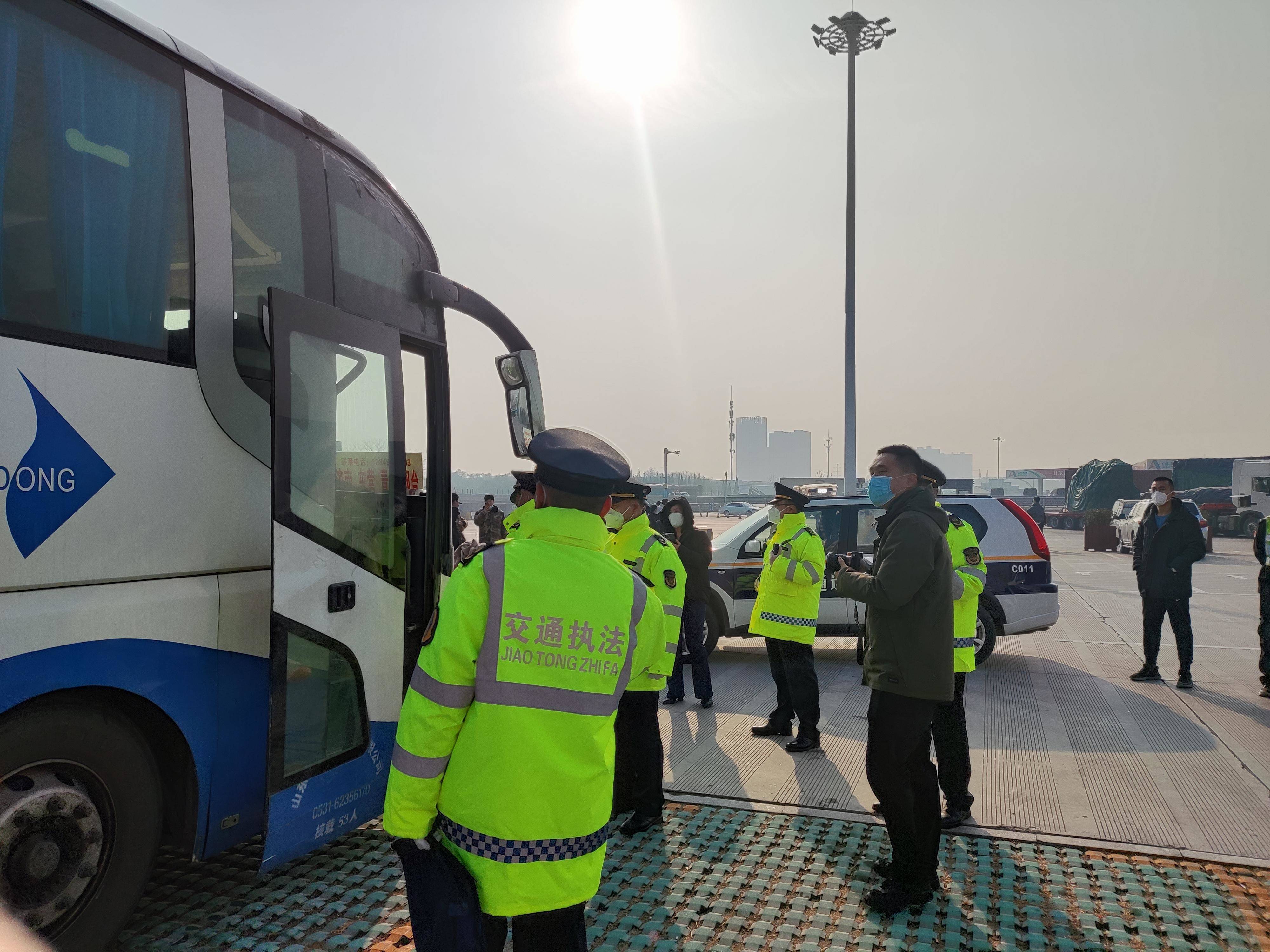 淄博市交通运输综合行政执法支队：以整治高速服务区大客车违规上下客为抓手，以行动推动普法见实效