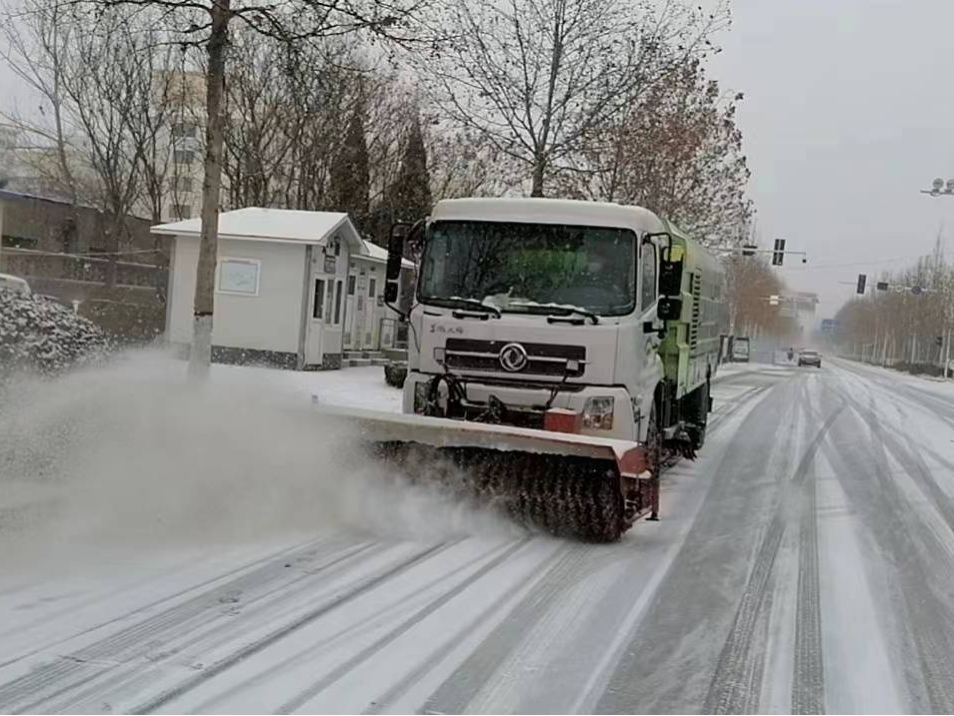 “以雪为令”：全市城管系统积极应对今冬首场雨雪冰冻天气