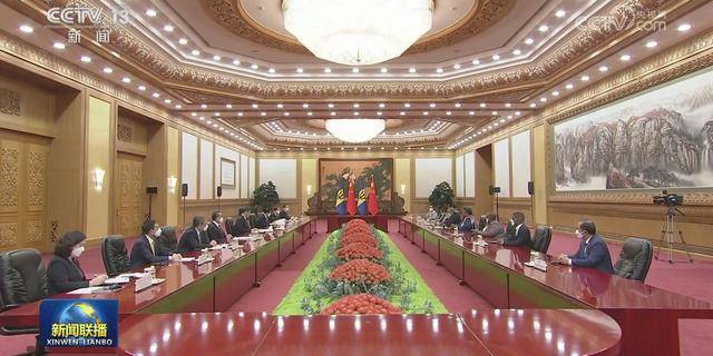 习近平会见巴巴多斯总理莫特利