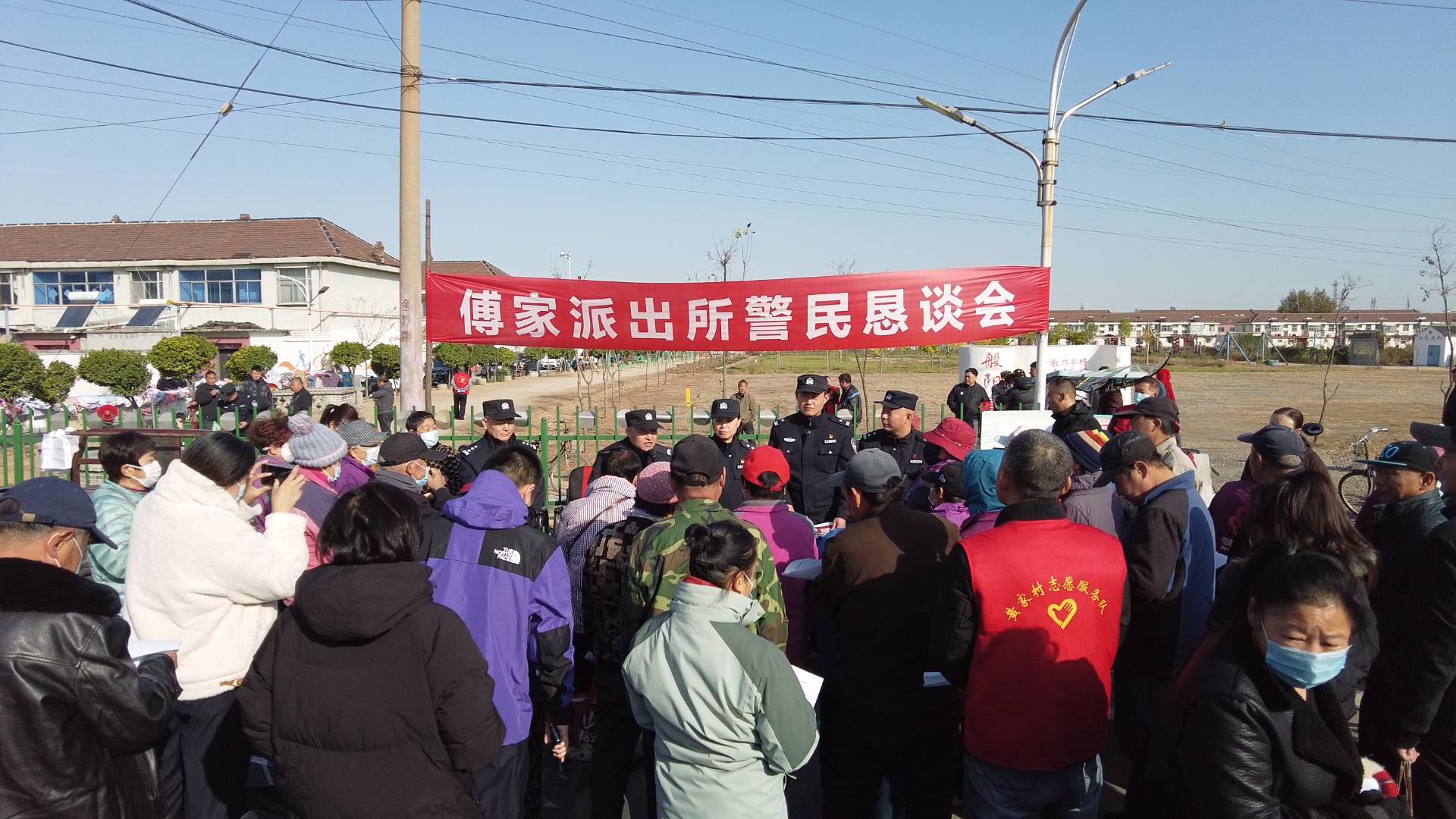 反电诈赶大集 市民捂好钱袋子