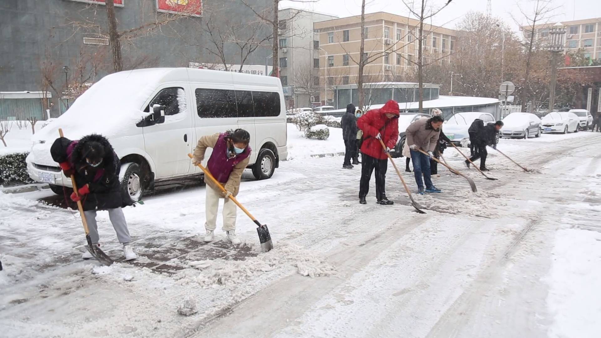 以雪为令！全力以赴清积雪 保安全 促畅通