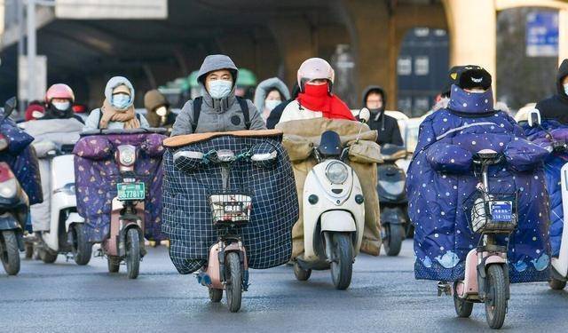 快！拿掉电动车上的挡风被！