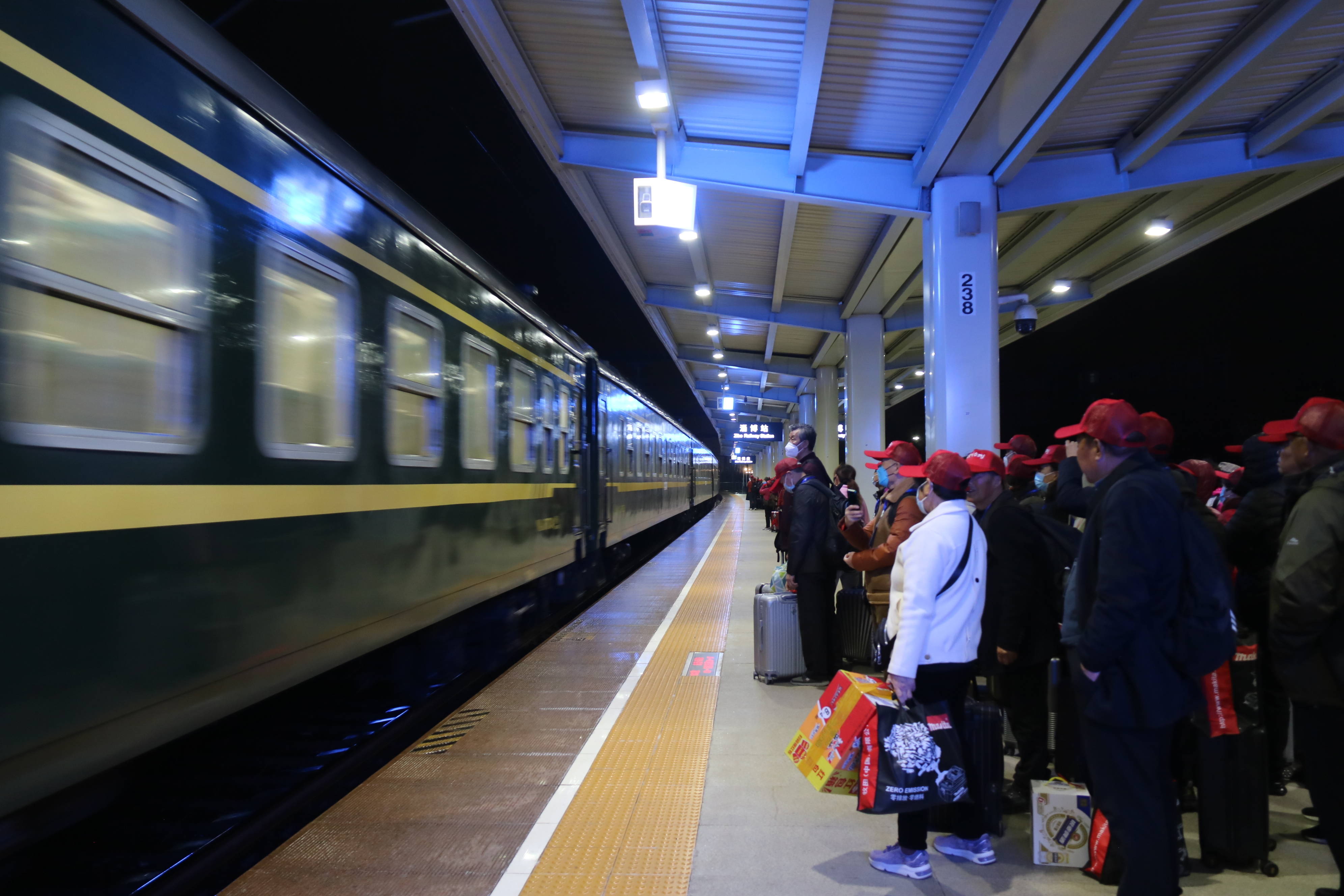 东营站首发 途径淄博开行云贵川旅游专列