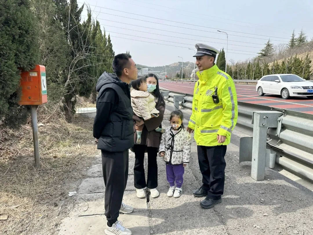 车辆隧道趴窝被困，高速路交警雷霆出击守护保平安