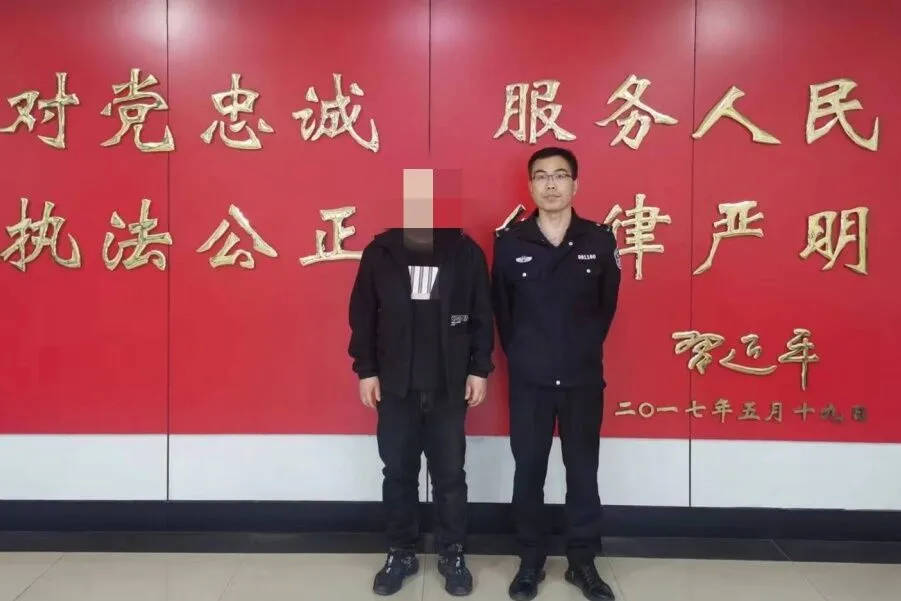 李某，在家中被淄博警方抓获！还牵出5名“同事”……