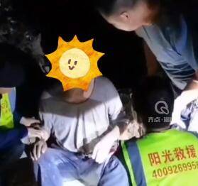 【视频】八旬老人出门八小时未归 夜晚的“阳光”深夜寻到走失老人