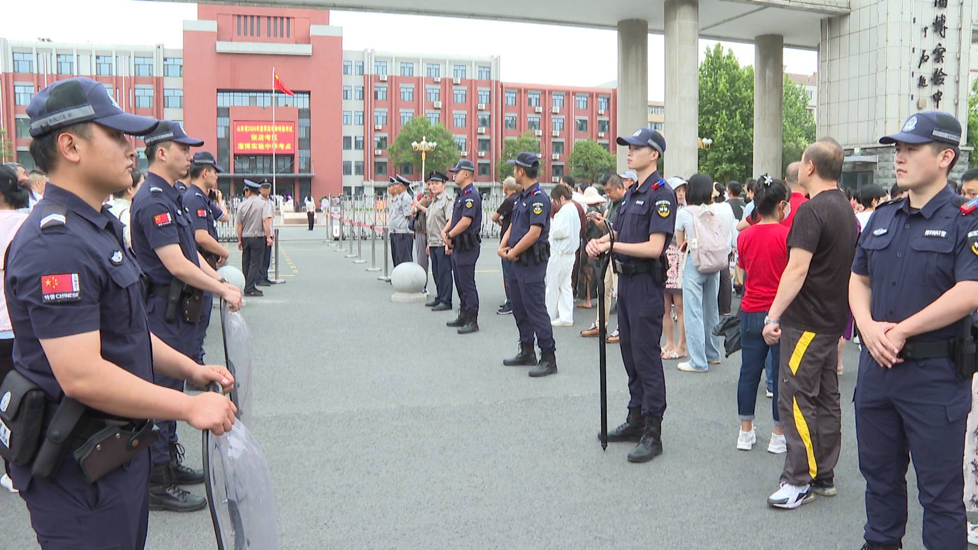 高考首日 “硬核”护航