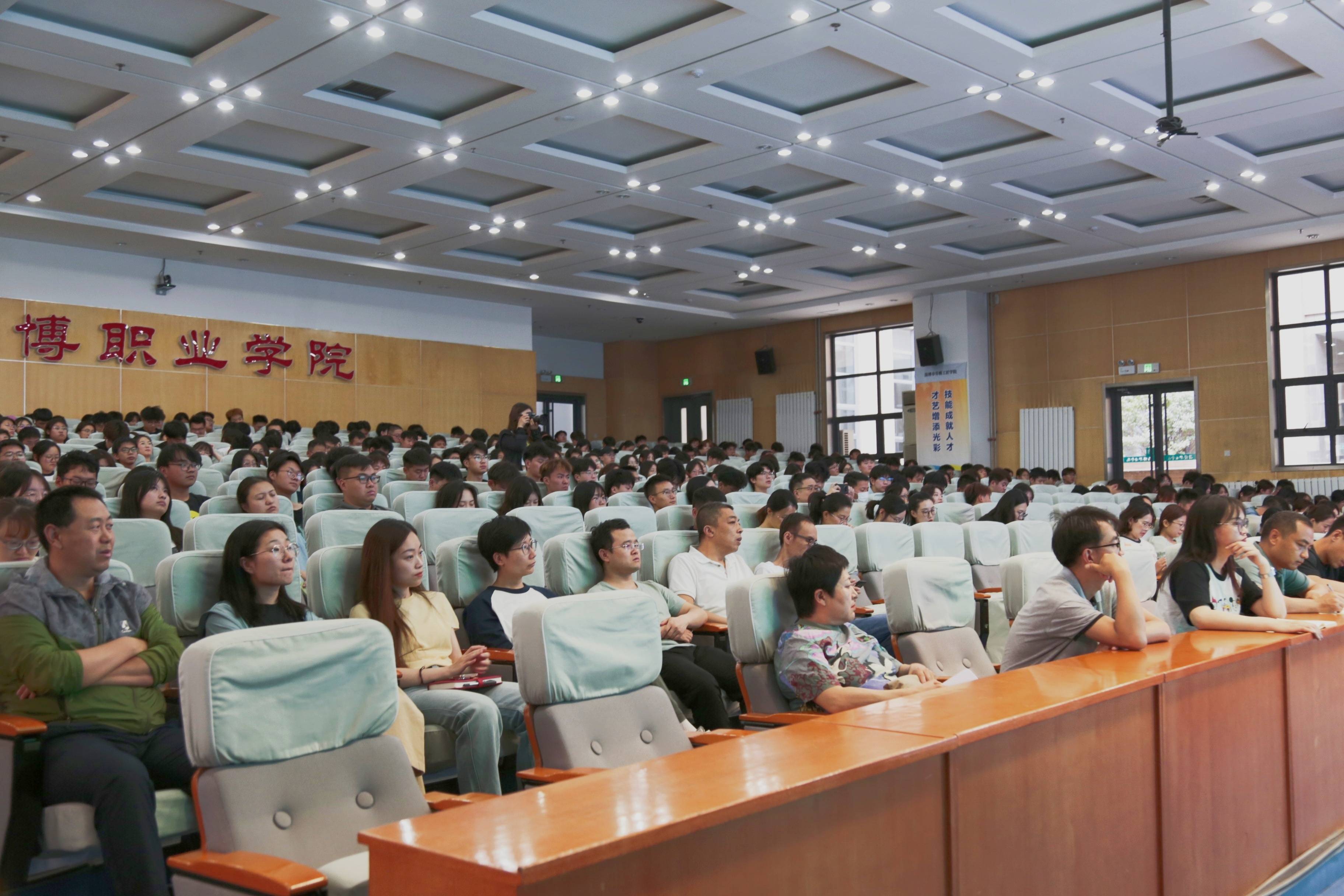 拓展远航 助力梦想——淄博职业学院“展翼工程”资助育人培训顺利开展！