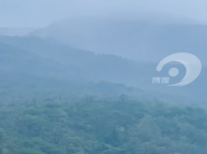 远山如黛，烟雨朦胧，雨中的淄博像一幅水墨画