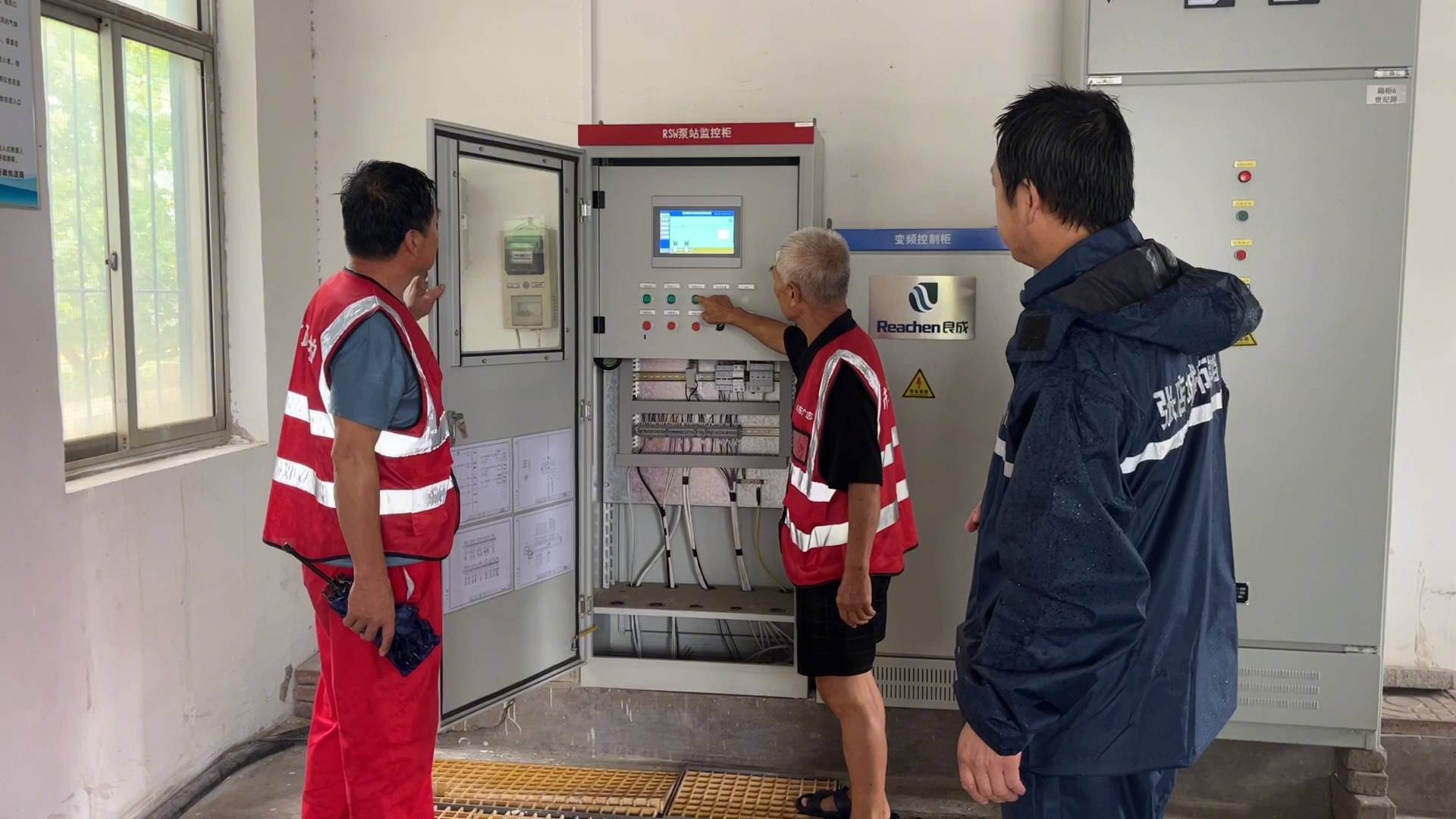 风雨中坚守   防汛在行动