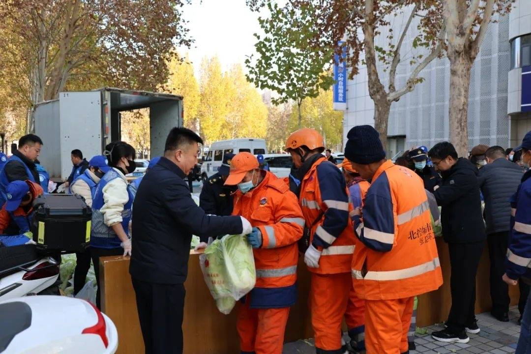暖胃又暖心！6万斤大白菜送给他们