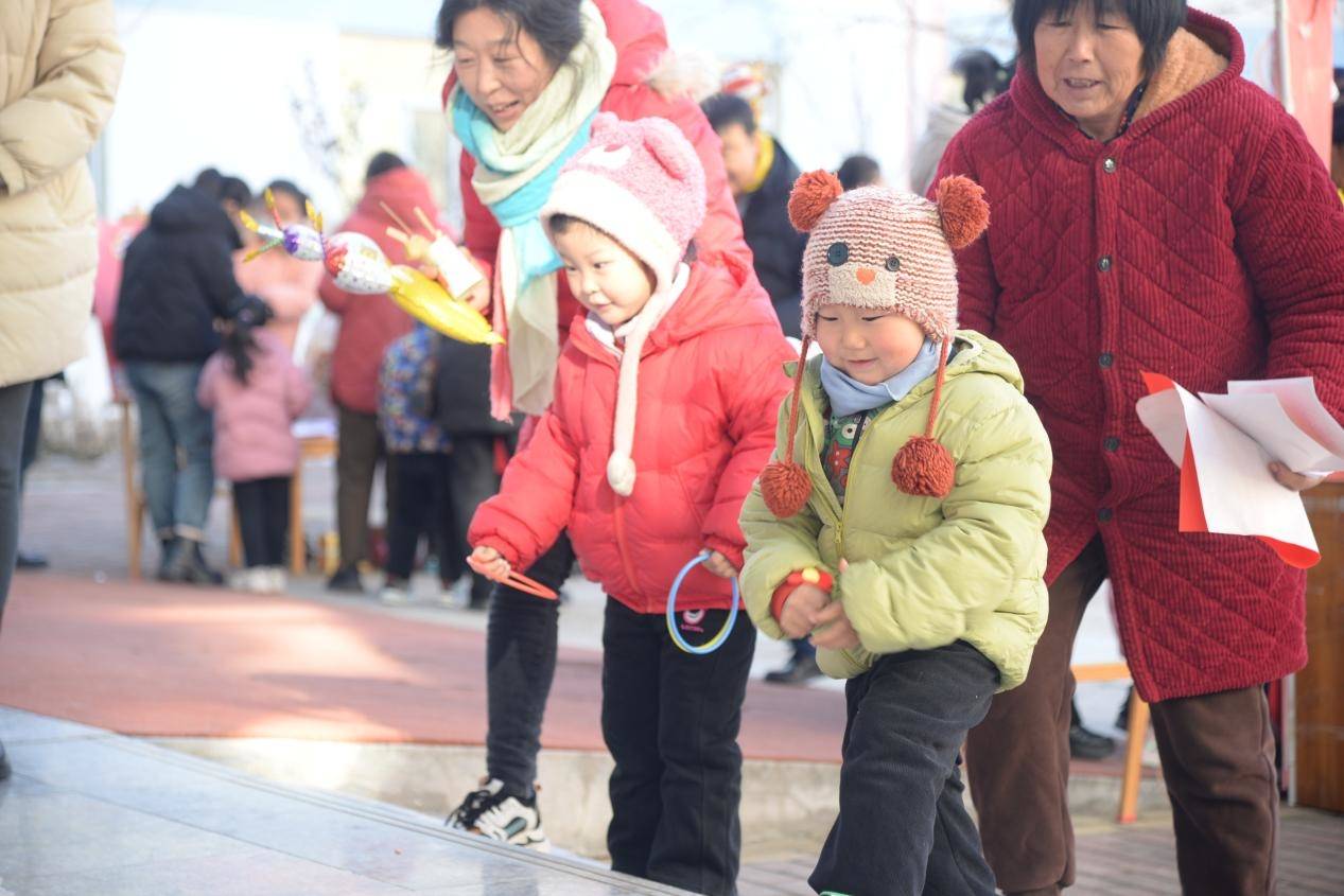 萌娃齐聚年货大集 亲子共赴新春之约