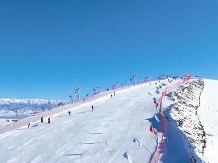 雪地徒步、雪雕打卡……各地冰雪旅游“热气腾腾”