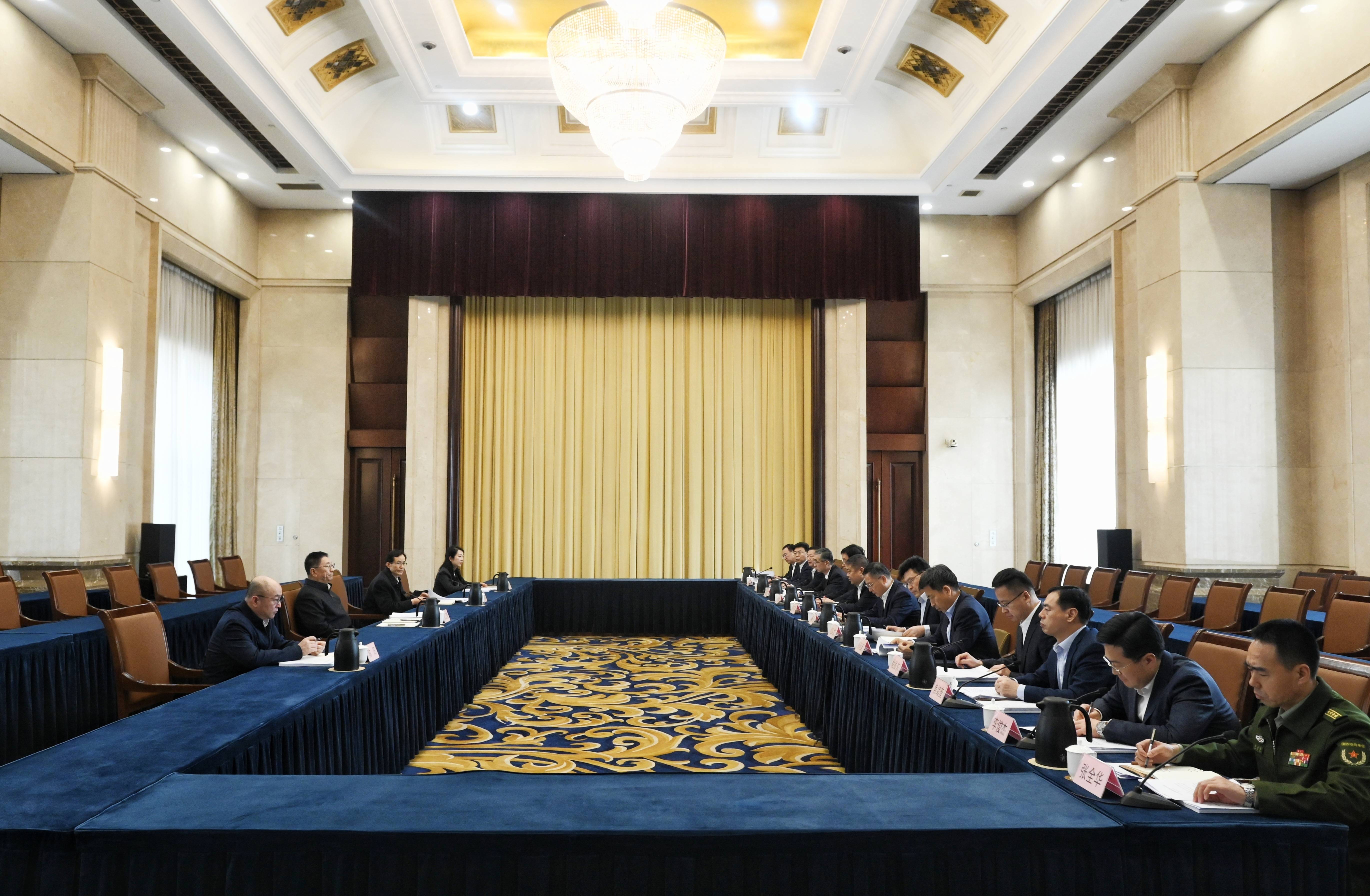 白玉刚参加指导淄博市委常委会2024年度民主生活会