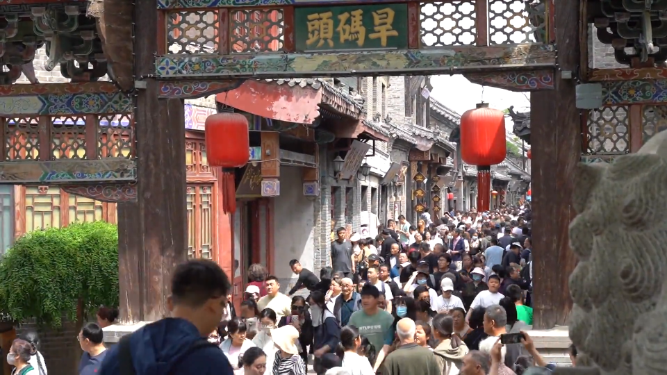 央媒省媒纷纷关注  淄博五一嗨翻全网
