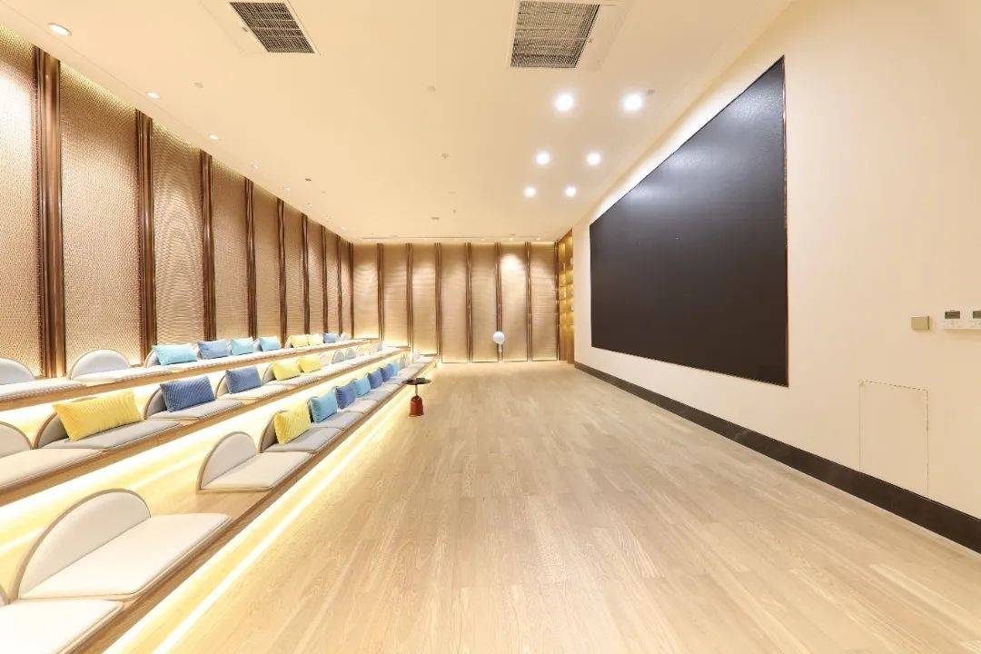 不赶景点赶书海！淄博宝藏书房开启假期慢生活