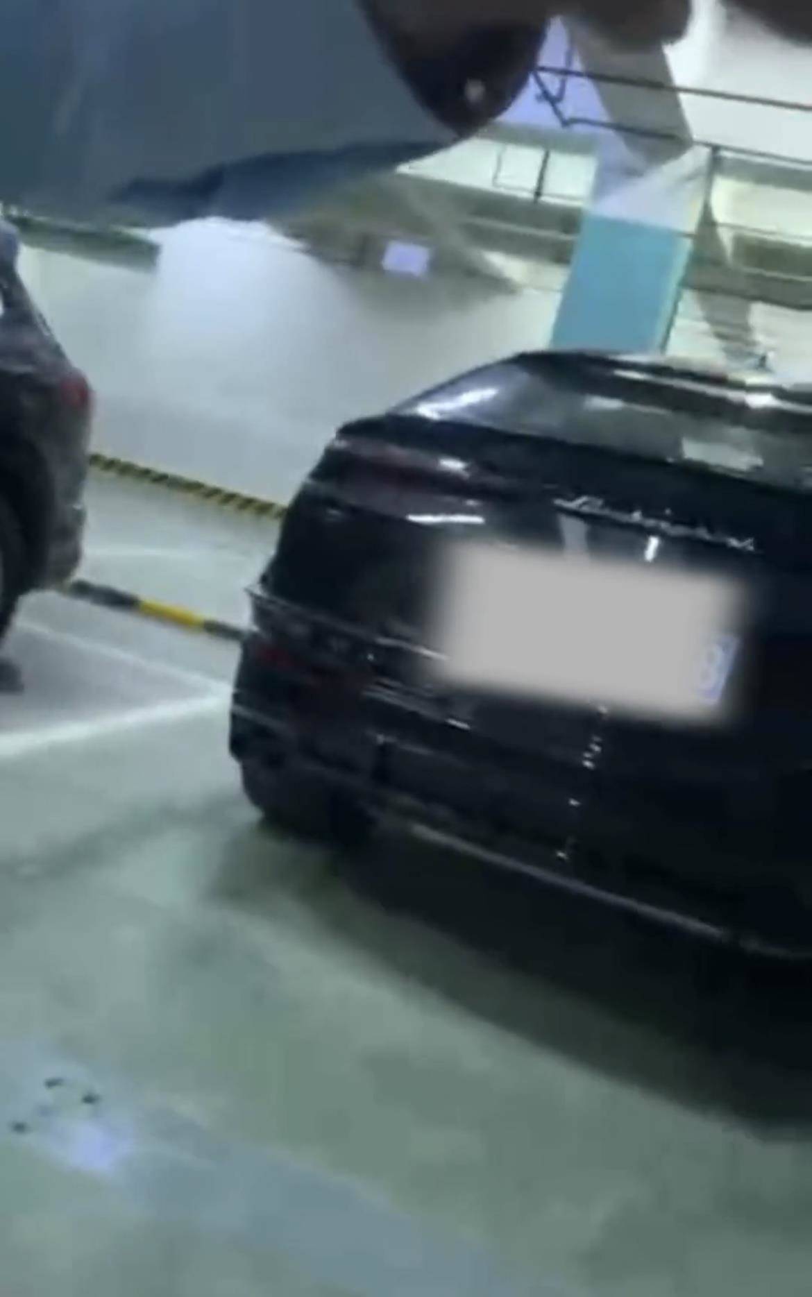 兰博基尼车主撇开代驾小哥酒驾进车库，却因赖账5元被举报，交警：吊销驾照并罚款