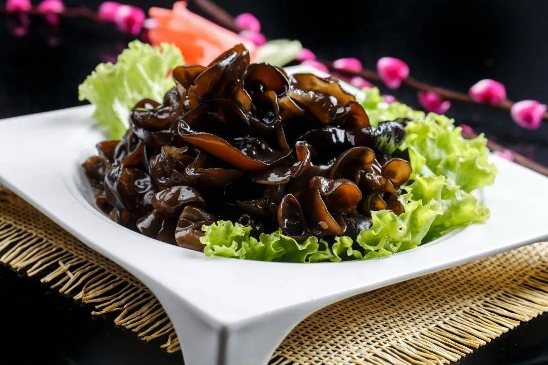 以为能吃，其实可能“有毒”的7种食物！提醒爸妈一定要扔！
