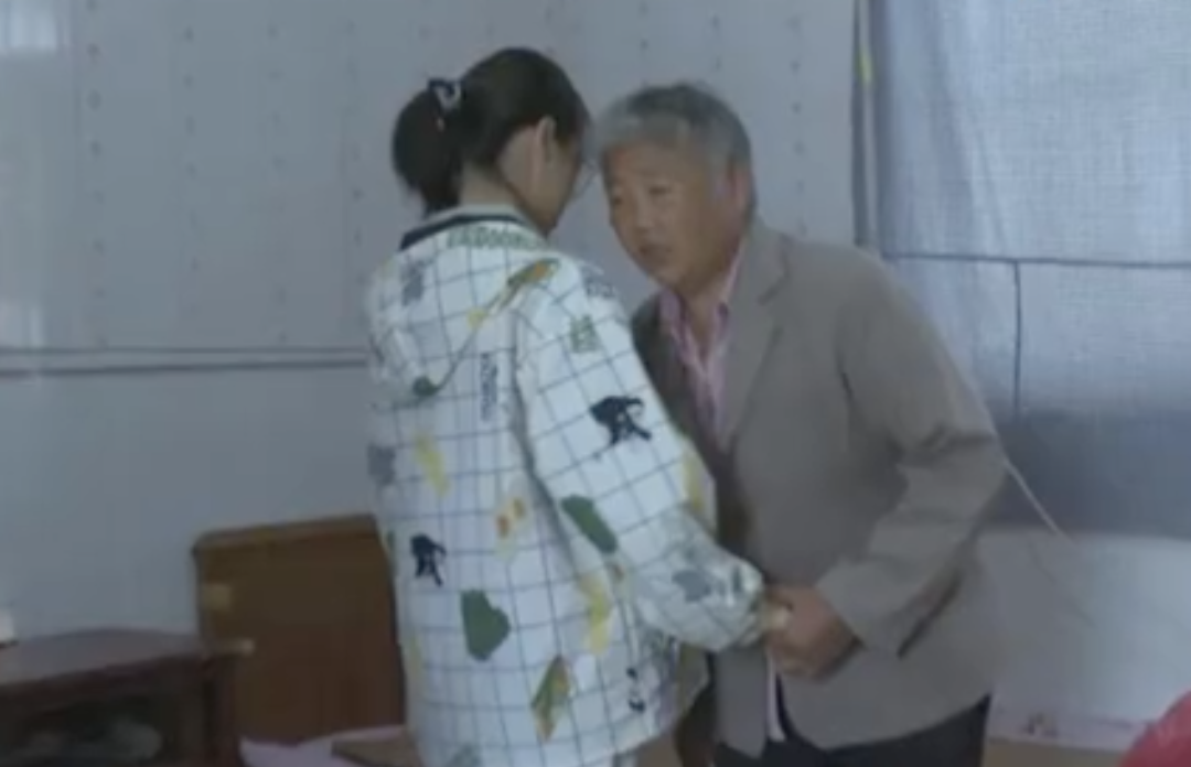 “我和奶奶一起大学毕业了！”