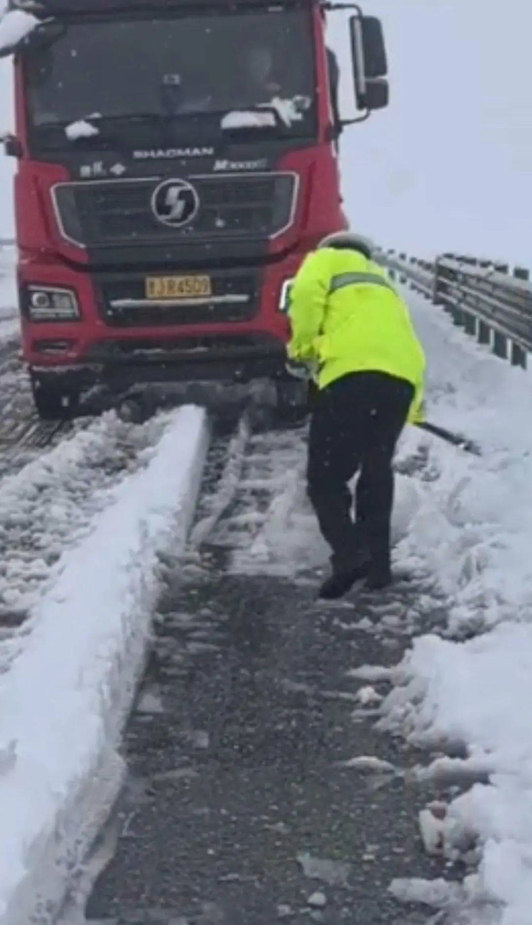 一地下雪，当地部门回应→