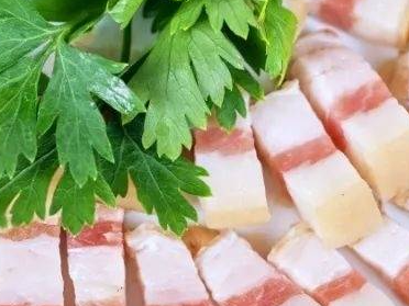 这两种食物哪个更容易让人发胖？