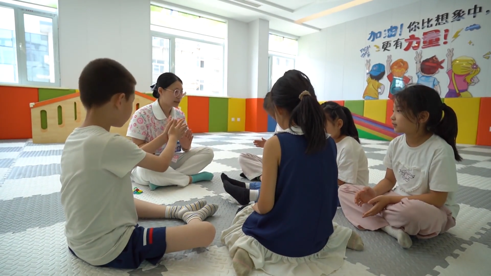 暑假托管班上新 游戏中训练专注力