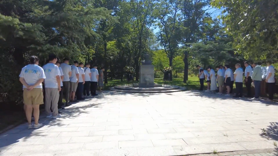 重返大学校园 致敬英雄校友